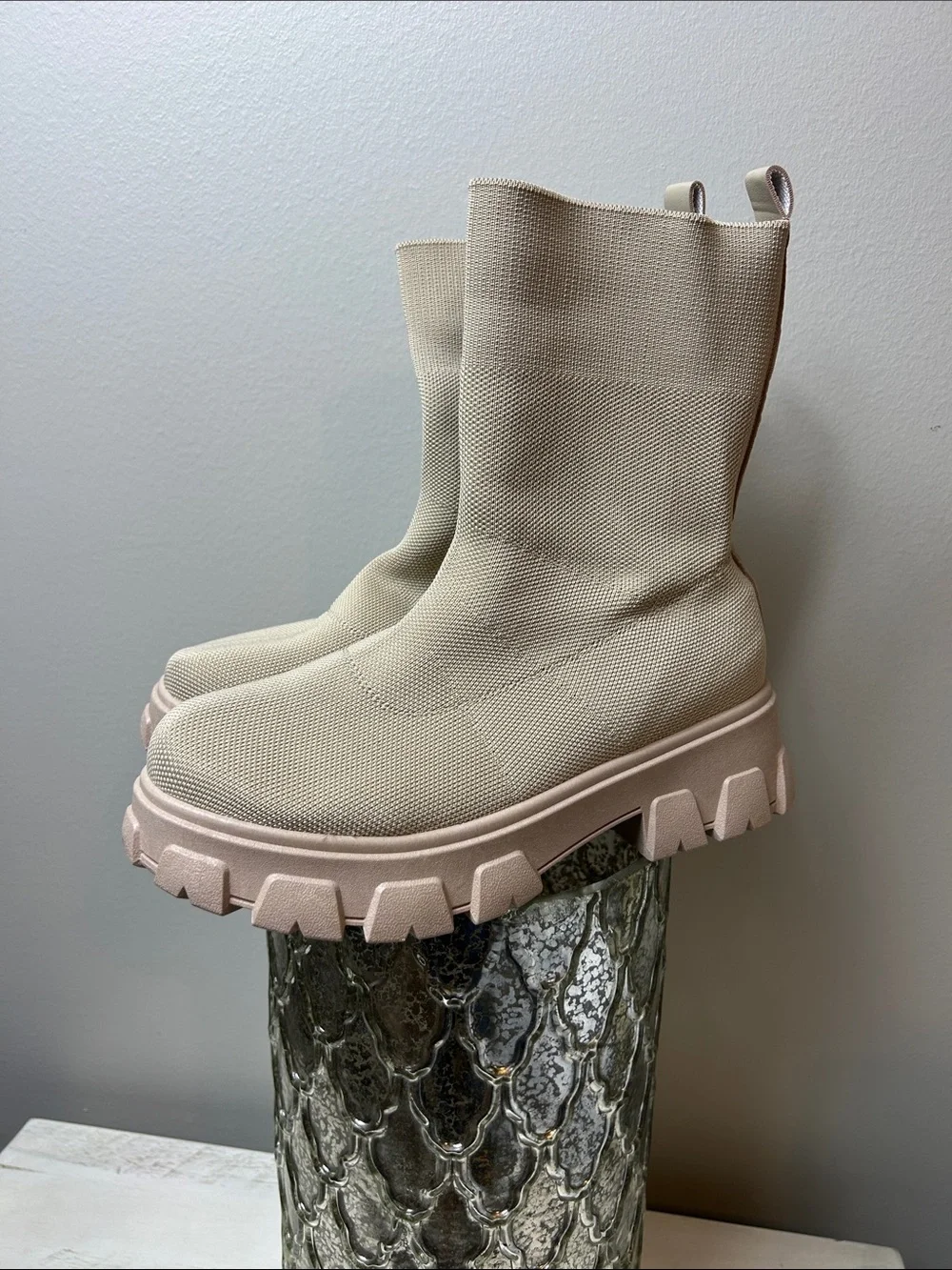 WILD DIVA LOUNGE Stretch Lug Sole Bootie 9 (best fit 8.5)